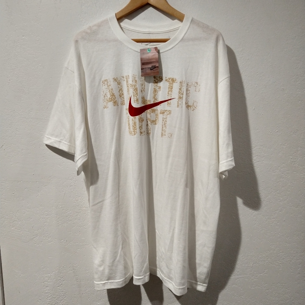 Nike NWT T-shirt